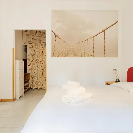 Guesthost - M2 Agostino Romantic ミラノ