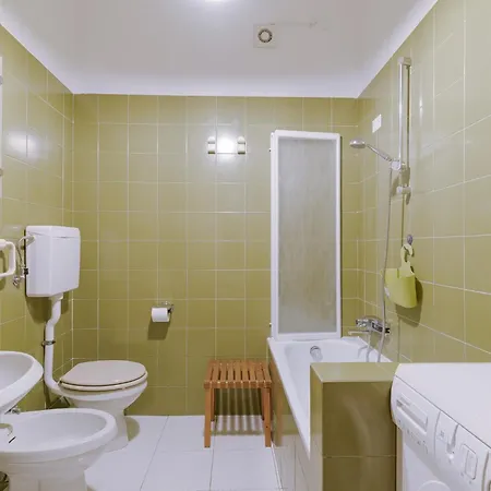 Guesthost - M2 Agostino Romantic ミラノ