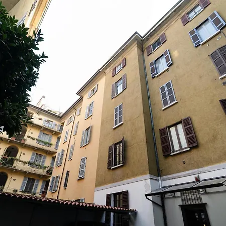 Guesthost - M2 Agostino Romantic アパート ミラノ